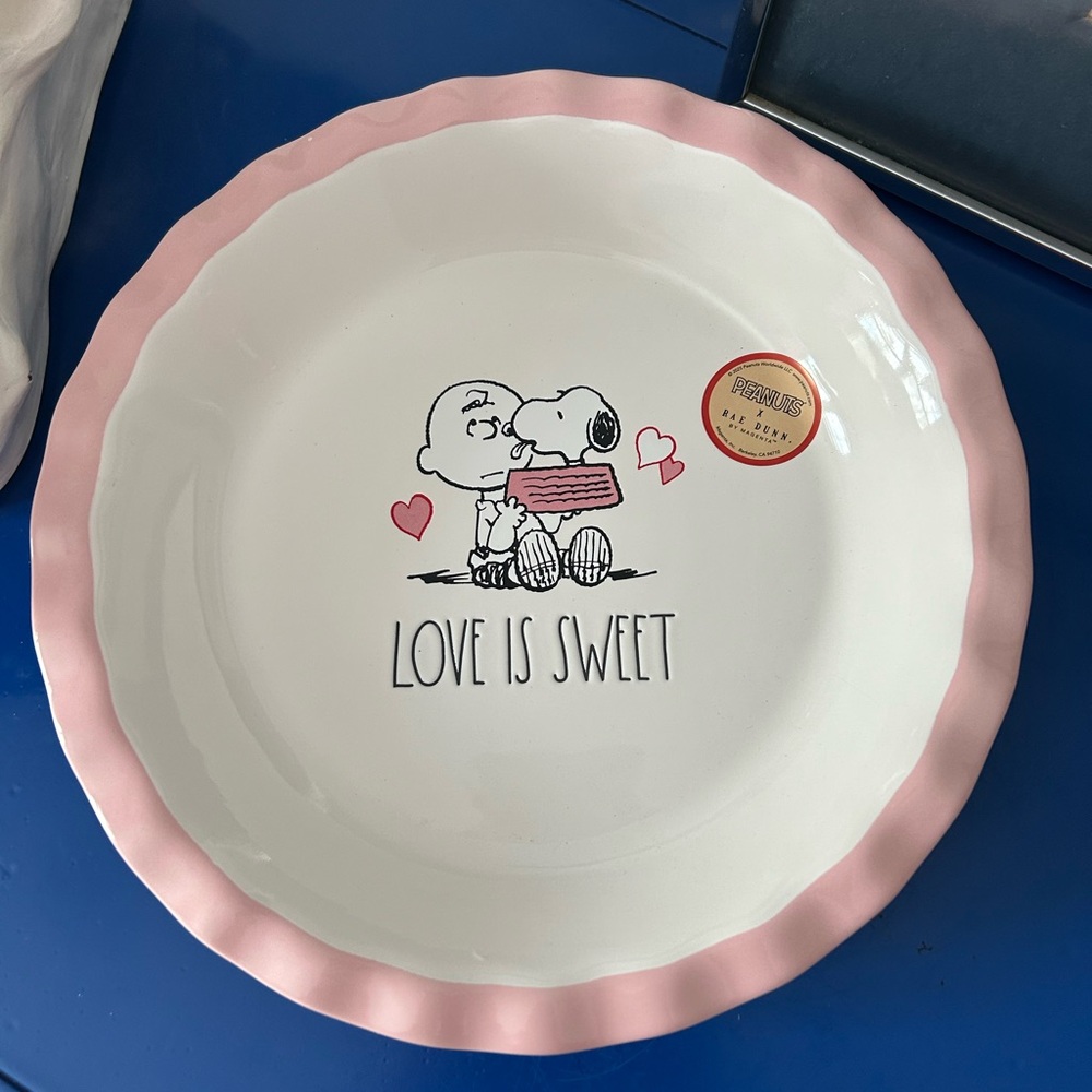Rae Dunn Valentine’s Day Peanuts Snoopy Charlie Brown Love Is Sweet Pie Plate